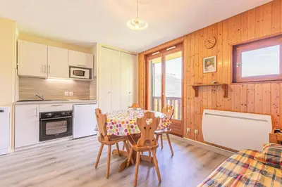 Cuisine ou kitchenette dans l'établissement Résidence Genevray - Bel appartement avec vue dégagée sur les montagnes MAE-0883