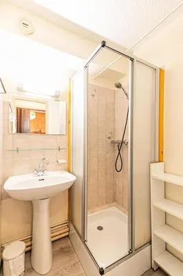 Salle de bains dans l'établissement Résidence Genevray - Bel appartement avec vue dégagée sur les montagnes MAE-0883