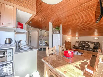 Cuisine ou kitchenette dans l'établissement Les Chalets De La Pyramide - CH8 - LES CHALETS DE LA PYRAMIDE MAE-0893