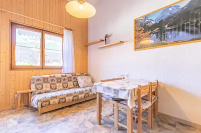 Coin salon dans l'établissement Résidence Corniche - Proche de la base de loisir avec une terrasse MAE-0903