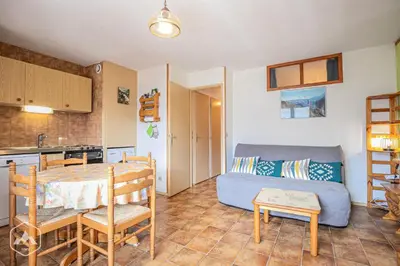 Cuisine ou kitchenette dans l'établissement Résidence Saint Sebastien - Bel appartement en étage avec vue dégagée sur les montagnes MAE-0963