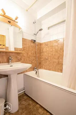 Salle de bains dans l'établissement Résidence Saint Sebastien - Bel appartement en étage avec vue dégagée sur les montagnes MAE-0963