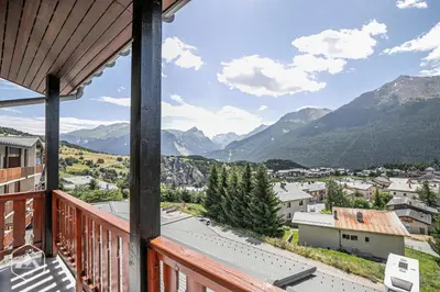 Vue générale sur la montagne ou vue sur la montagne depuis l'appartement