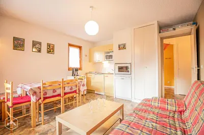 Cuisine ou kitchenette dans l'établissement Résidence Corniche - Proche la base de loisirs avec vue dégagée sur les montagnes MAE-0973