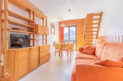 Télévision ou salle de divertissement dans l'établissement Résidence Setives - Appartement vintage-chic avec belle vue sur les montagnes. MAE-1023