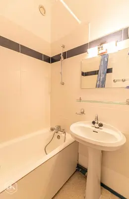 Salle de bains dans l'établissement Résidence Setives - Appartement vintage-chic avec belle vue sur les montagnes. MAE-1023