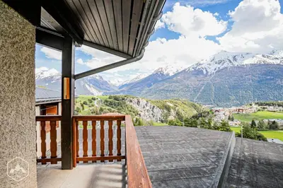 Vue générale sur la montagne ou vue sur la montagne depuis l'appartement