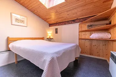 Un ou plusieurs lits dans un hébergement de l'établissement Résidence Setives - Appartement mezzanine sous les toits avec une belle vue sur les montagnes MAE-1073