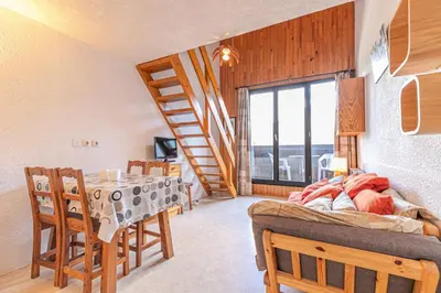 Cuisine ou kitchenette dans l'établissement Résidence Setives - Appartement mezzanine sous les toits avec une belle vue sur les montagnes MAE-1073