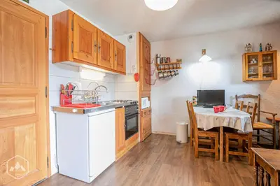Cuisine ou kitchenette dans l'établissement Résidence Saint Sebastien - Studio cocooning avec vue sur les montagnes MAE-1113