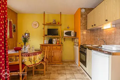 Cuisine ou kitchenette dans l'établissement Résidence Saint Sebastien - Charmant studio tout équipé avec balcon MAE-1123