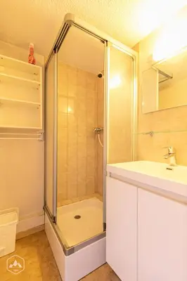 Salle de bains dans l'établissement Résidence Genevray - Joli studio avec vue sur les montagnes MAE-1163