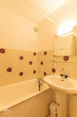 Salle de bains dans l'établissement Résidence Setives - Studio agréable avec vue sur les montagnes MAE-1183