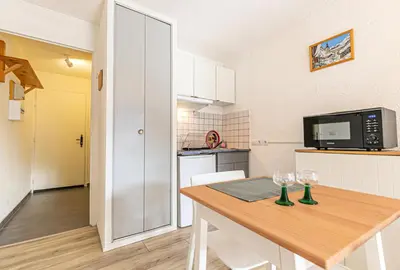 Cuisine ou kitchenette dans l'établissement Résidence Setives - Studio en étage avec vue degagée sur les montagnes. MAE-1213