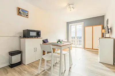 Cuisine ou kitchenette dans l'établissement Résidence Setives - Studio en étage avec vue degagée sur les montagnes. MAE-1213