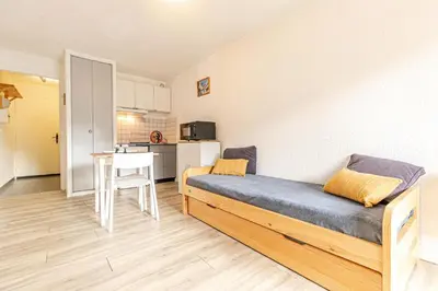 Coin salon dans l'établissement Résidence Setives - Studio en étage avec vue degagée sur les montagnes. MAE-1213