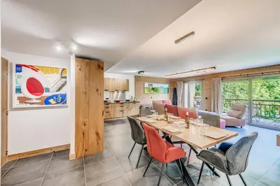Coin salon dans l'établissement Résidence Les Terrasses De La Vanoise - 4 Pièces pour 8 Personnes MAE-4693