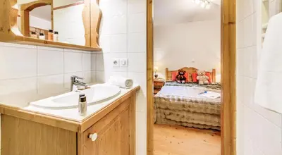 Salle de bains dans l'établissement Résidence Les Alpages - 3 Pièces pour 6 Personnes MAE-4703