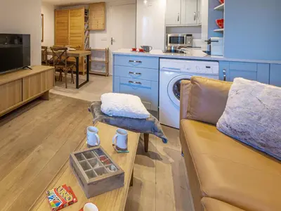 Cuisine ou kitchenette dans l'établissement Appartement chaleureux avec Wi-Fi et parking à Val-d'Isère - FR-1-694-429