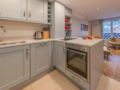 Cuisine ou kitchenette dans l'établissement Appartement chaleureux avec Wi-Fi et parking à Val-d'Isère - FR-1-694-429