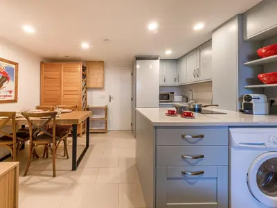 Cuisine ou kitchenette dans l'établissement Appartement chaleureux avec Wi-Fi et parking à Val-d'Isère - FR-1-694-429
