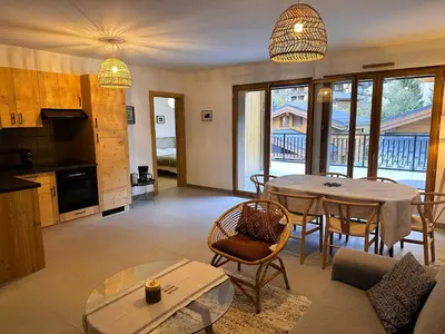 Cuisine ou kitchenette dans l'établissement Bel appartement avec grande terrasse, proche du téléphérique - FR-1-464-251