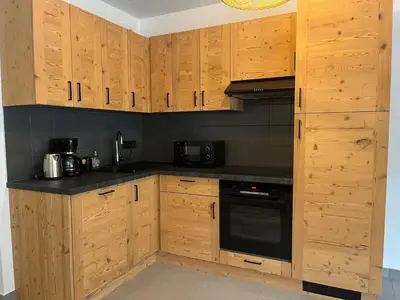 Cuisine ou kitchenette dans l'établissement Bel appartement avec grande terrasse, proche du téléphérique - FR-1-464-251