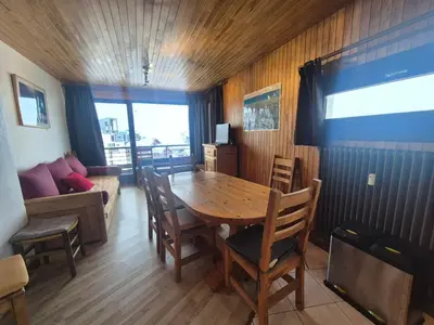 Coin salon dans l'établissement Confortable Apt 8 Pers, Pieds des Pistes, Balcon, Animaux Bienvenus - FR-1-502-464