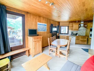 Cuisine ou kitchenette dans l'établissement Confortable Apt 8 Pers, Pieds des Pistes, Balcon, Animaux Bienvenus - FR-1-502-464