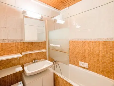 Salle de bains dans l'établissement Confortable Apt 8 Pers, Pieds des Pistes, Balcon, Animaux Bienvenus - FR-1-502-464