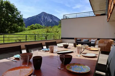 Vue générale sur la montagne ou vue sur la montagne depuis la maison de vacances