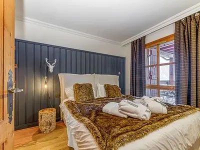 Un ou plusieurs lits dans un hébergement de l'établissement Arc 1950 - Appart 2 chambres, piscine & jacuzzi - FR-1-686-54