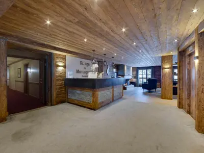Cuisine ou kitchenette dans l'établissement Arc 1950 - Appart 2 chambres, piscine & jacuzzi - FR-1-686-54