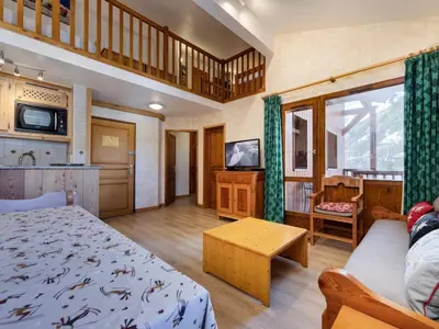 Télévision ou salle de divertissement dans l'établissement Résidence Rond Point Des Pistes - Appartement confortable Ski aux pieds Balcon MAE-2923