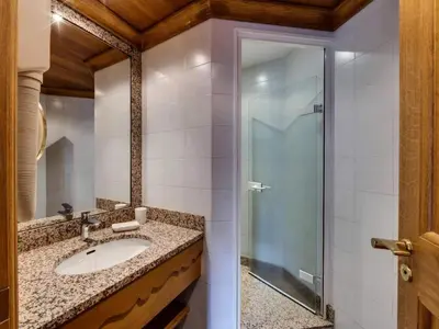 Salle de bains dans l'établissement Résidence Squaw Valley - Appartement spacieux Au pieds des pistes Parking couvert MAE-2963