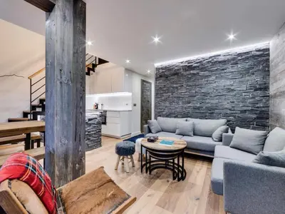 Cuisine ou kitchenette dans l'établissement Résidence Val D'isere Village - Appartement entièrement rénové Ski aux pieds Parking couvert MAE-3043