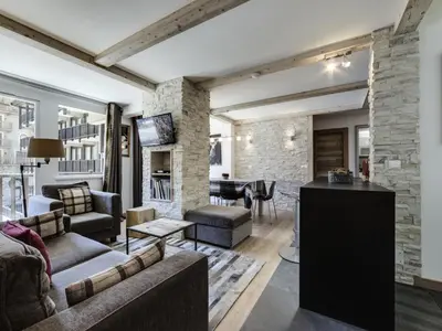 Télévision ou salle de divertissement dans l'établissement Résidence Val D'isere Village - Appartement entièrement rénové Au pied des pistes Parking couvert MAE-3123