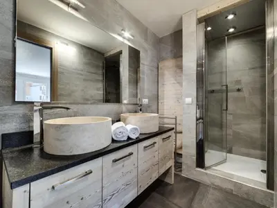Salle de bains dans l'établissement Résidence Val D'isere Village - Appartement entièrement rénové Au pied des pistes Parking couvert MAE-3123