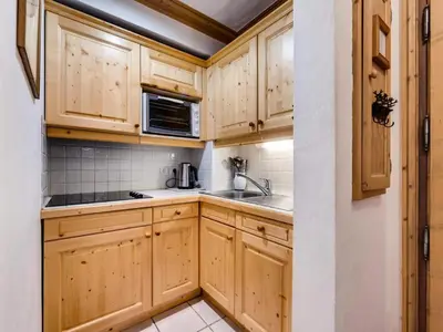 Cuisine ou kitchenette dans l'établissement Résidence Aiglon - Appartement agréable Centre station MAE-3133