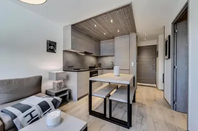 Cuisine ou kitchenette dans l'établissement Résidence Val D'isere Village - Appartement entièrement rénové, au pied des pistes MAE-3153