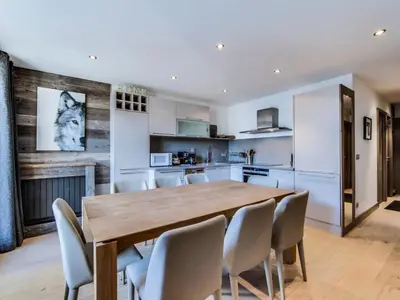 Cuisine ou kitchenette dans l'établissement Résidence Grand Cocor - Appartement entièrement rénové ski aux pieds Balcon MAE-3213