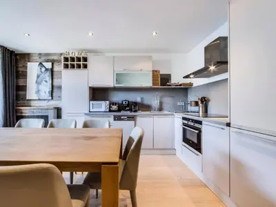 Cuisine ou kitchenette dans l'établissement Résidence Grand Cocor - Appartement entièrement rénové ski aux pieds Balcon MAE-3213