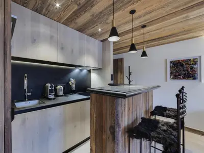 Cuisine ou kitchenette dans l'établissement Résidence Coeur De Val - Appartement entièrement rénové Vieux Village MAE-3243