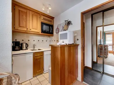 Cuisine ou kitchenette dans l'établissement Résidence Rond Point Des Pistes - Appartement confortable Ski aux pieds Balcon MAE-3293