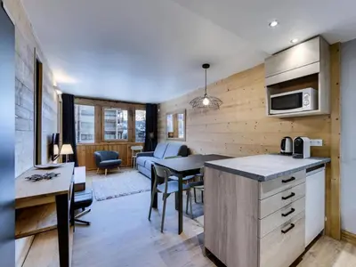Cuisine ou kitchenette dans l'établissement Résidence Val D'isere Village - Appartement confortable Ski aux pieds Parking couvert MAE-3303