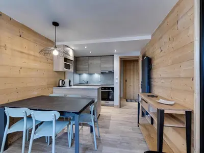 Cuisine ou kitchenette dans l'établissement Résidence Val D'isere Village - Appartement confortable Ski aux pieds Parking couvert MAE-3303