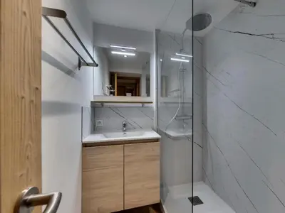 Salle de bains dans l'établissement Résidence Val D'isere Village - Appartement confortable Ski aux pieds Parking couvert MAE-3303