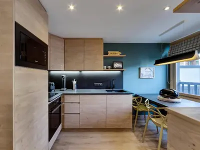 Cuisine ou kitchenette dans l'établissement Résidence Val D'isere Village - Appartement entièrement rénové Ski aux pieds Balcon MAE-3373