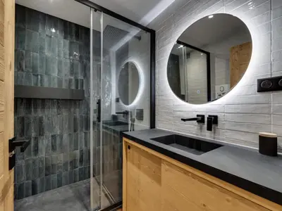 Salle de bains dans l'établissement Résidence Val D'isere Village - Appartement entièrement rénové Ski aux pieds Balcon MAE-3373