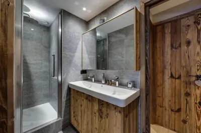 Salle de bains dans l'établissement Résidence Hauts Du Rogoney - Appartement entièrement rénové Proche des pistes et des commerces MAE-7403